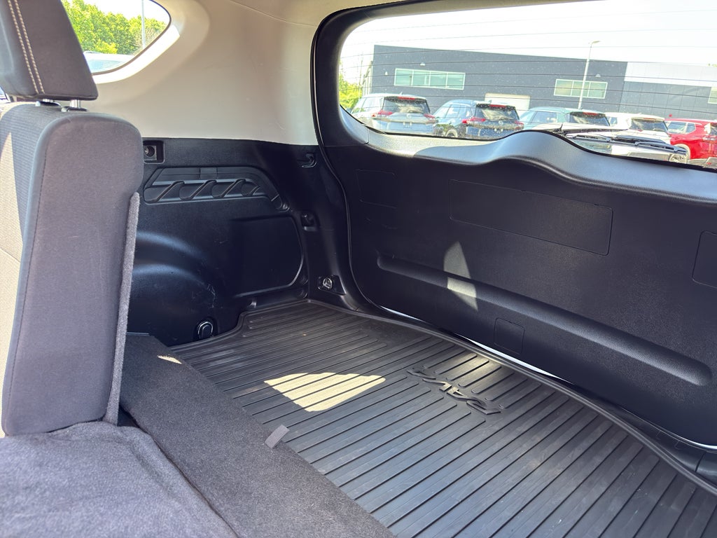 2017 Toyota RAV4 Hybrid XLE AWD (Natl)