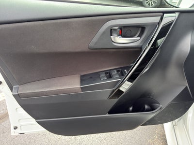 2017 Toyota Corolla iM CVT (Natl)