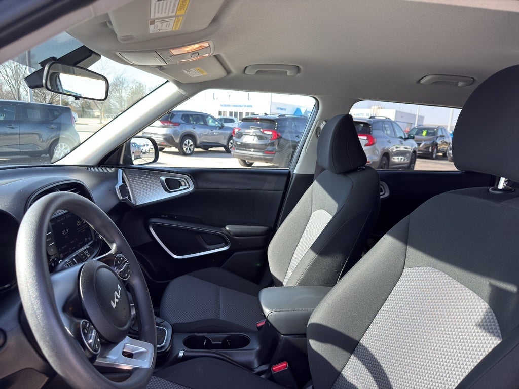 2024 Kia Soul LX IVT
