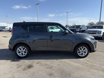 2024 Kia Soul LX IVT