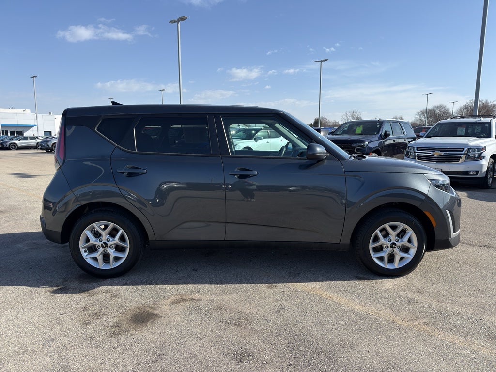 2024 Kia Soul LX IVT