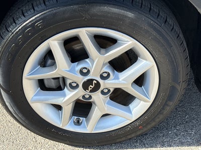 2024 Kia Soul LX IVT