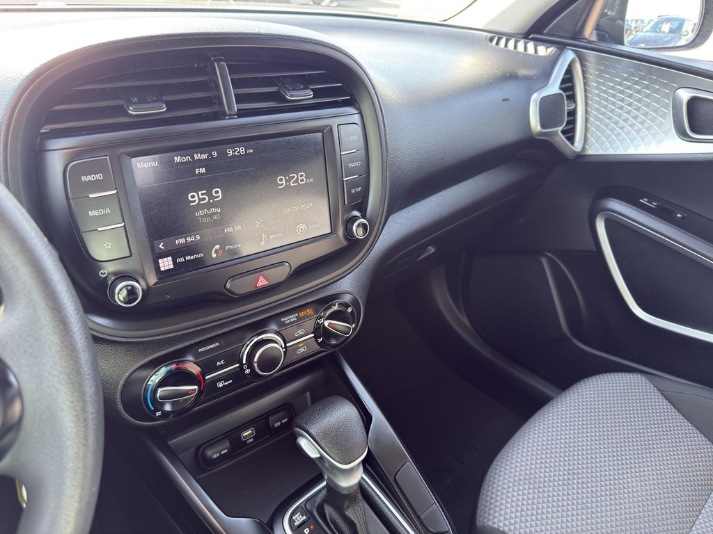 2024 Kia Soul LX IVT