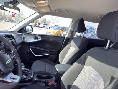 2024 Kia Soul LX IVT