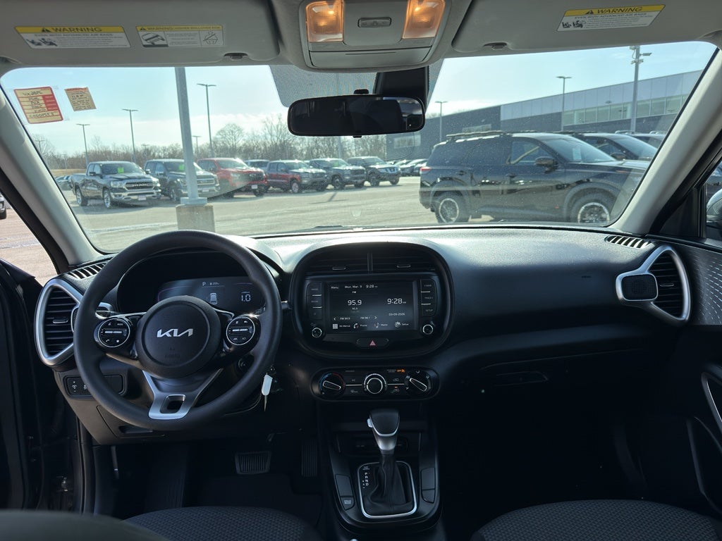 2024 Kia Soul LX IVT