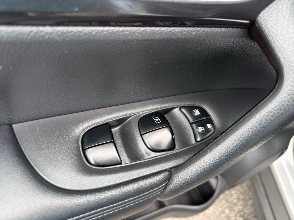 2017 Nissan Rogue FWD S