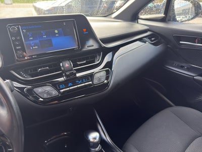 2018 Toyota C-HR XLE FWD (Natl)